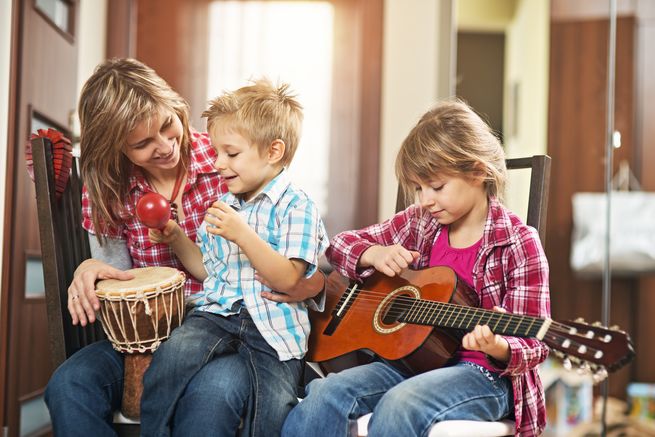 Sumber : https://www.workingmother.com/family-melodies-benefits-hearing-and-playing-music